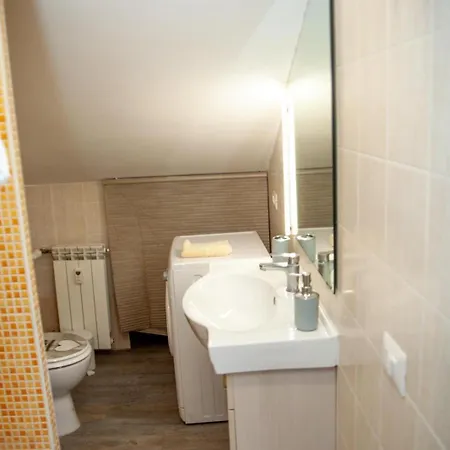 Apartament Magenta Terrione 2 *